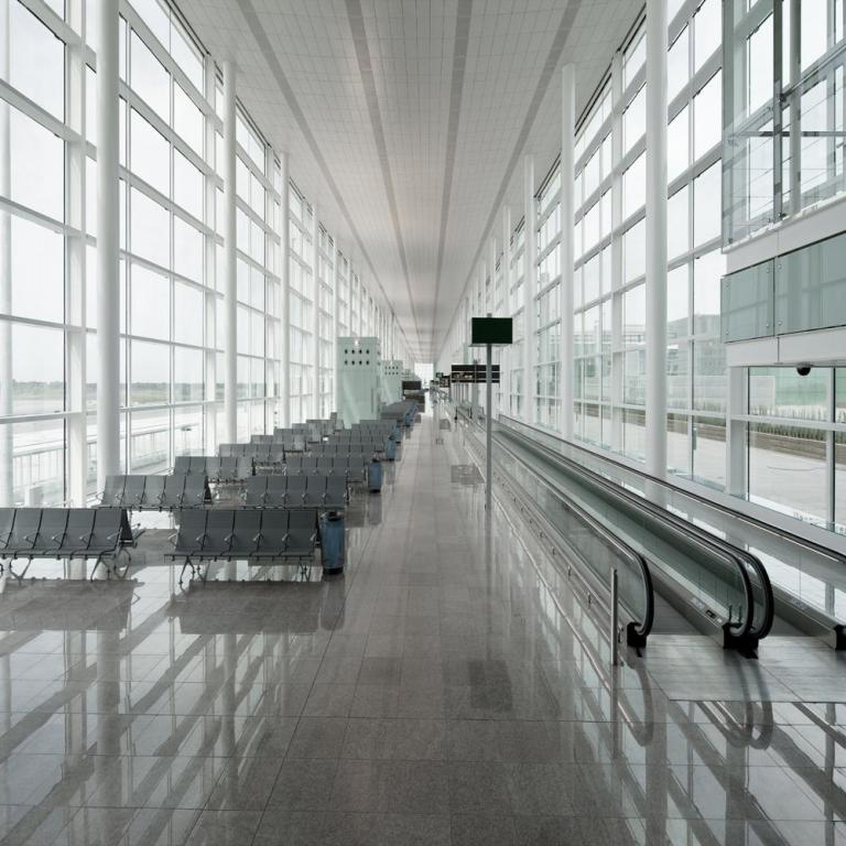 barcelona-airport-inside-saflex-acoustic