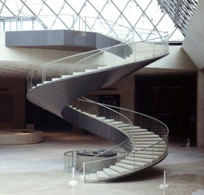 louvre-staircase